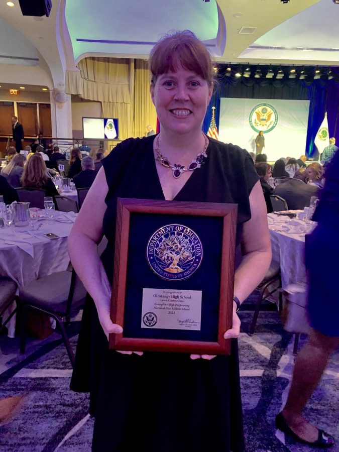 Science+teacher+Mary+Whalen+accepts+the+Blue+Ribbon+Award+on+behalf+of+the+school+in+Washington+D.C.