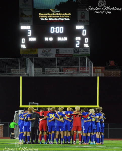 Boys' soccer advances to regional semifinals